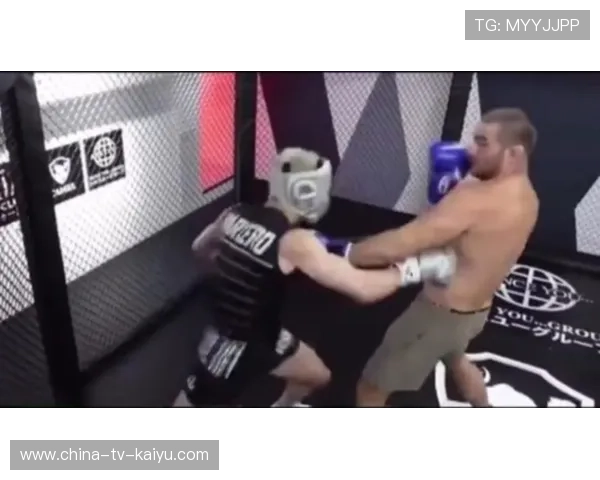 UFC拳击组合拳速度快到裁判都看不清？揭秘极限速度背后的战术奥秘