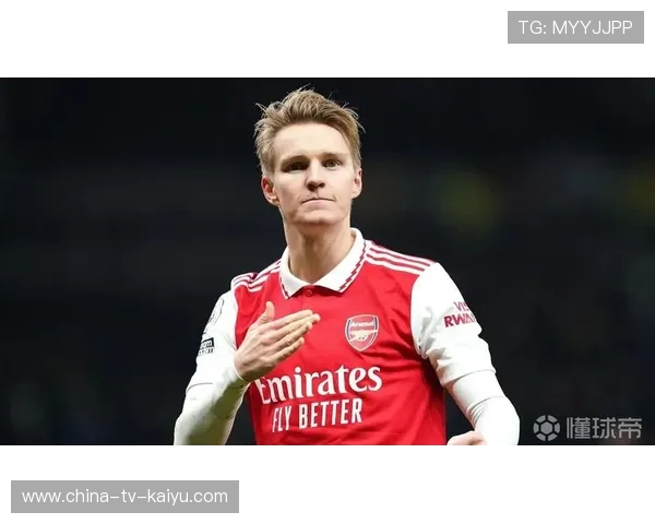 厄德高精准传球让队友直面门将