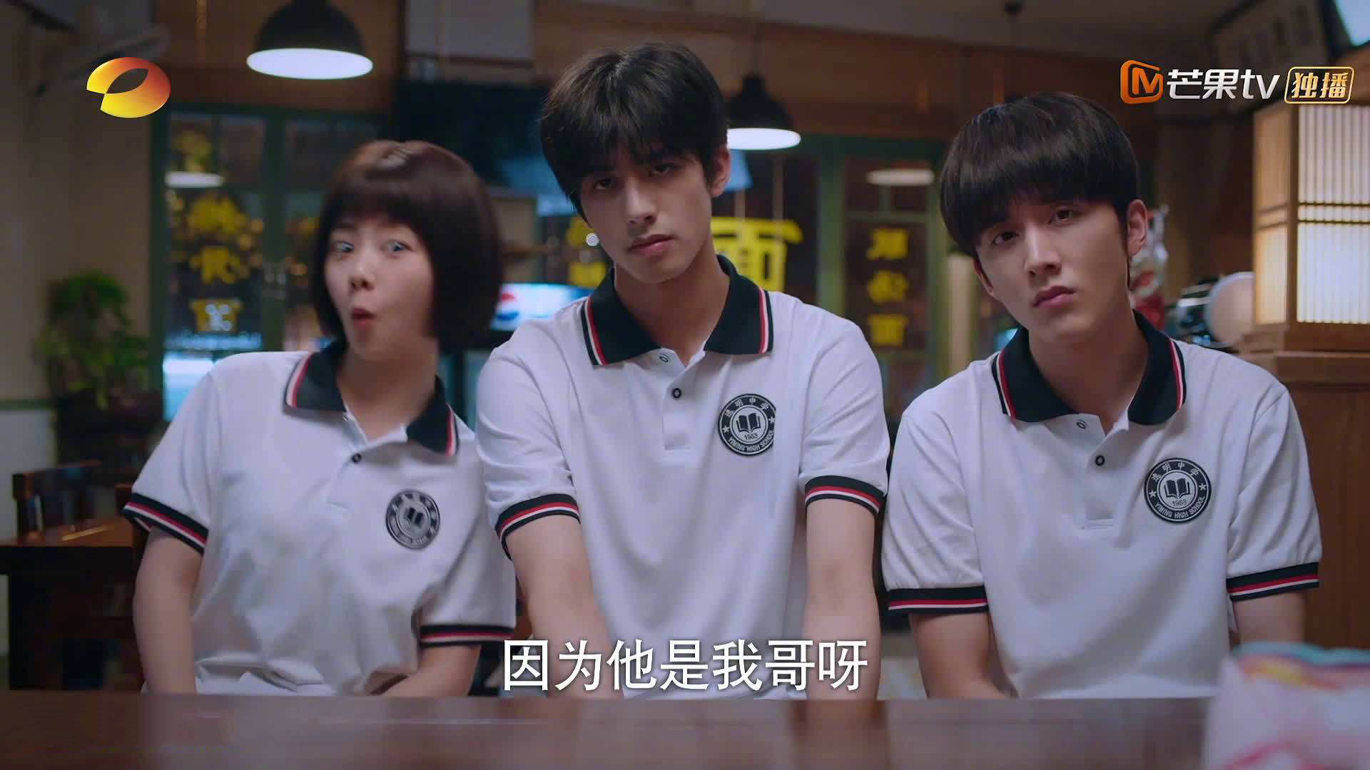 中国女子接力组合泳姿协调获赞，中国女子接力游泳夺冠视频