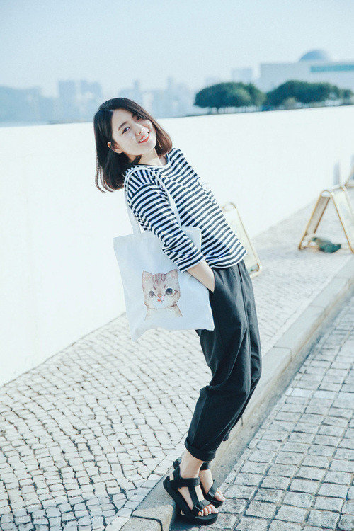 背泳转身动作流畅,技术提升明显,背泳教学视频分解动作