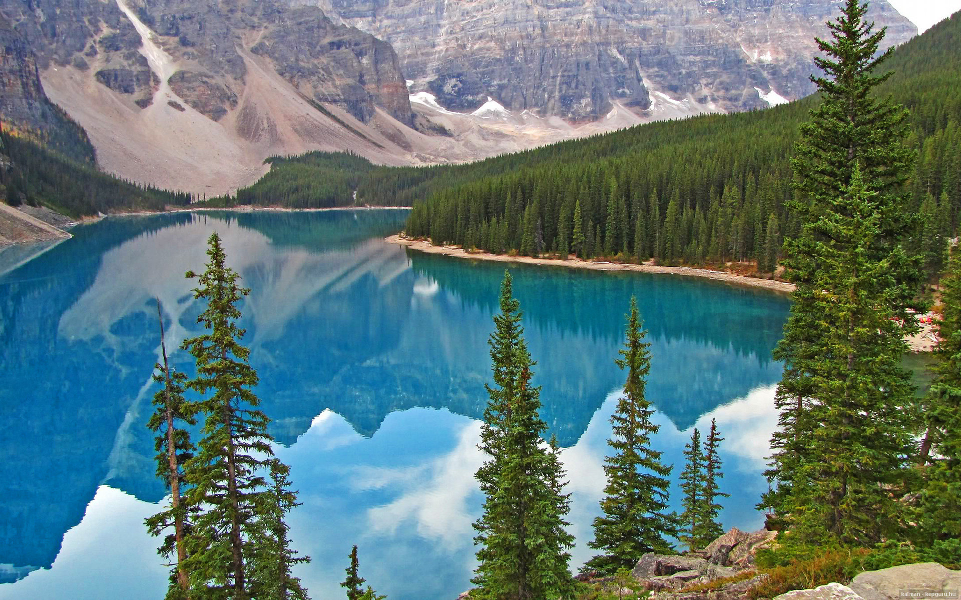 中国足球退役球员心理支持与社会融入机制，足球队退役